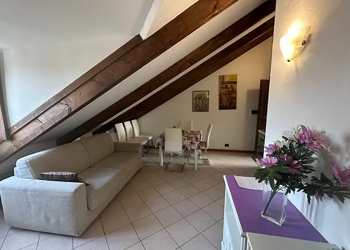 Appartamento Mansardato In Centro.